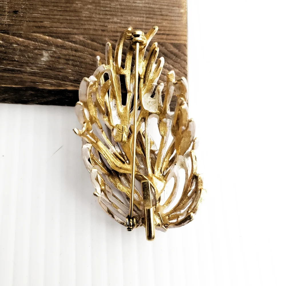 Lisa Vintage Feather Leaf Goldtone Brooch